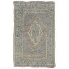 Tapis vintage Oushak sourd de Turquie avec médaillon central extensible