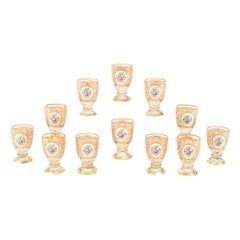 12 gobelets en cristal du 19ème siècle avec réserves d'émail polychrome et or