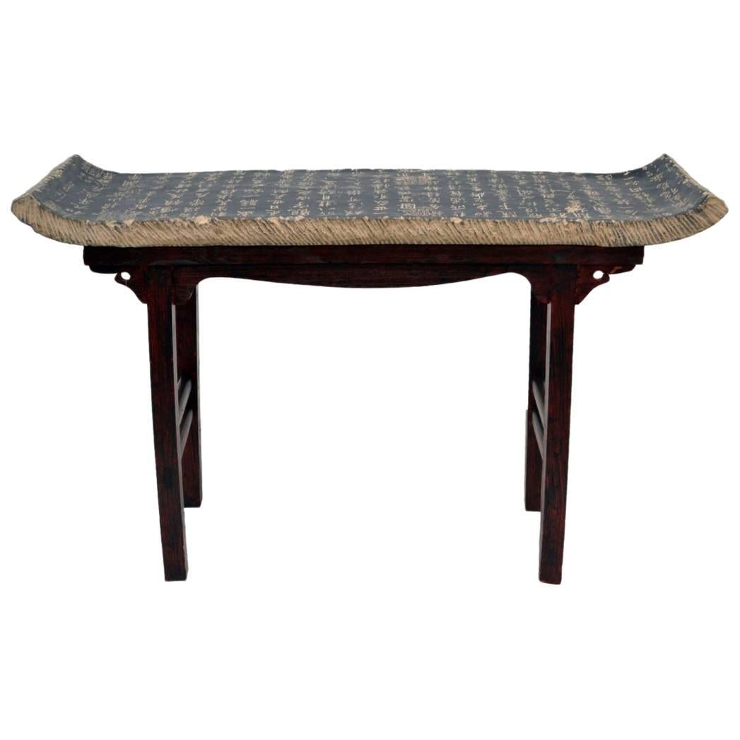 Table d'autel chinoise en bois en vente