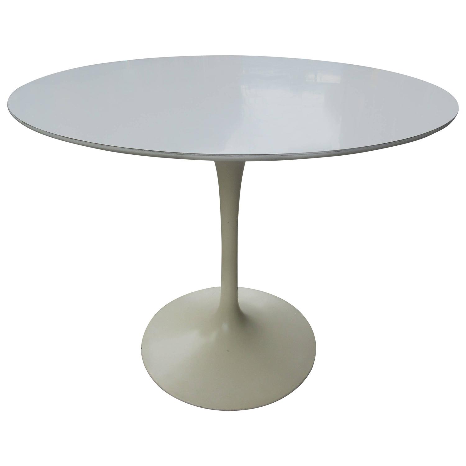 Eero Saarinen Tables 89 For At 1stdibs Eero Saarinen For Knoll Associates Round Cast Iron Base