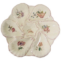 Assiette à huîtres Longchamp en majolique à fleurs, vers 1900