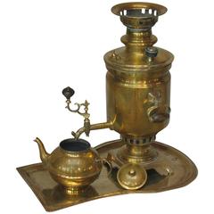 Samovar russe en laiton:: par l'usine Salishchev:: Tula:: vers 1906