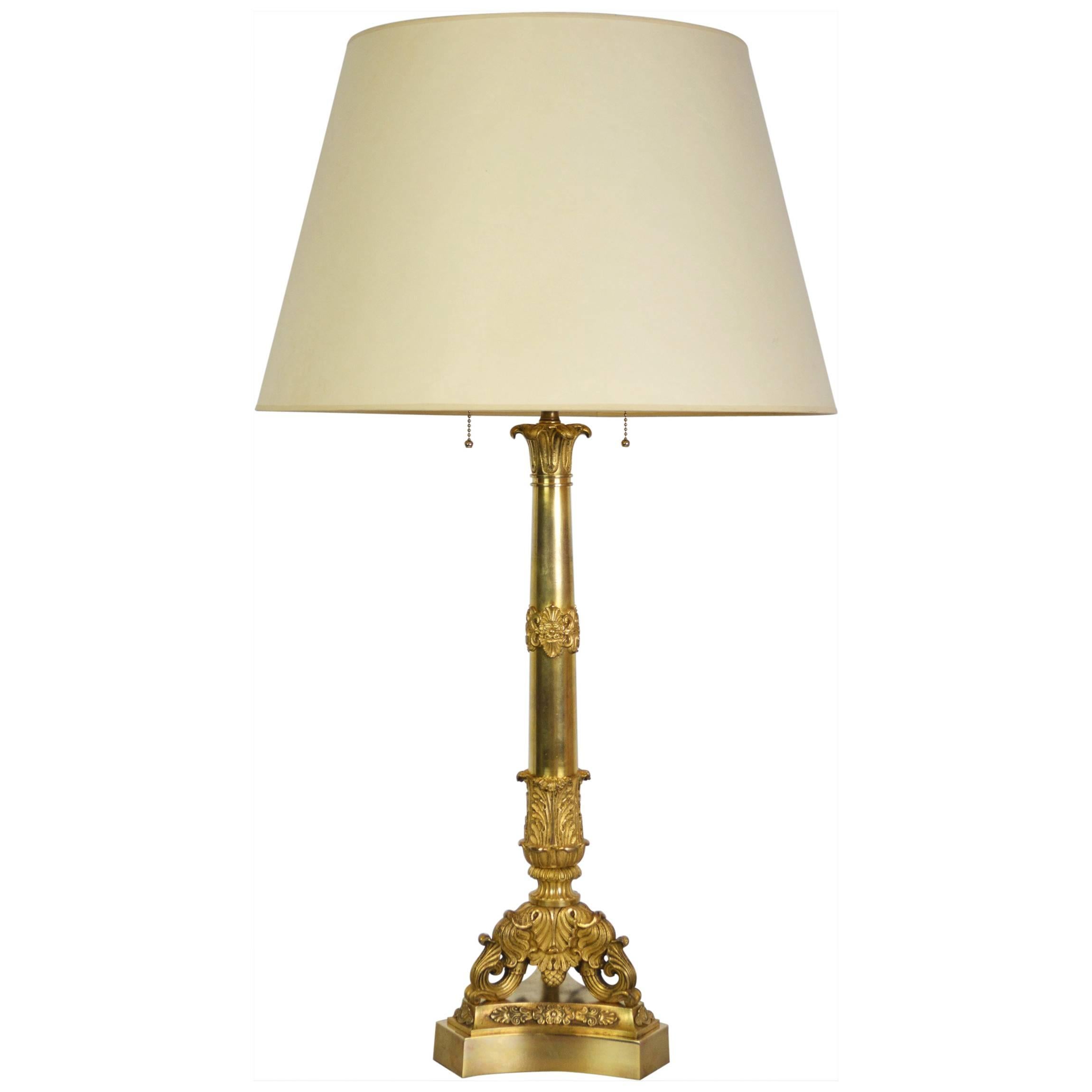 19. Jahrhundert Französisch Empire vergoldete Bronze Lampe im Angebot