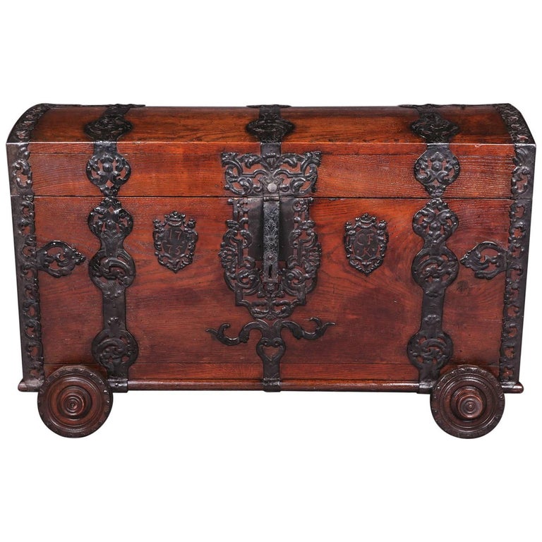 18th Century Baroque Oak Four-Wheels-Leg Blanket Chest For Sale at 1stDibs