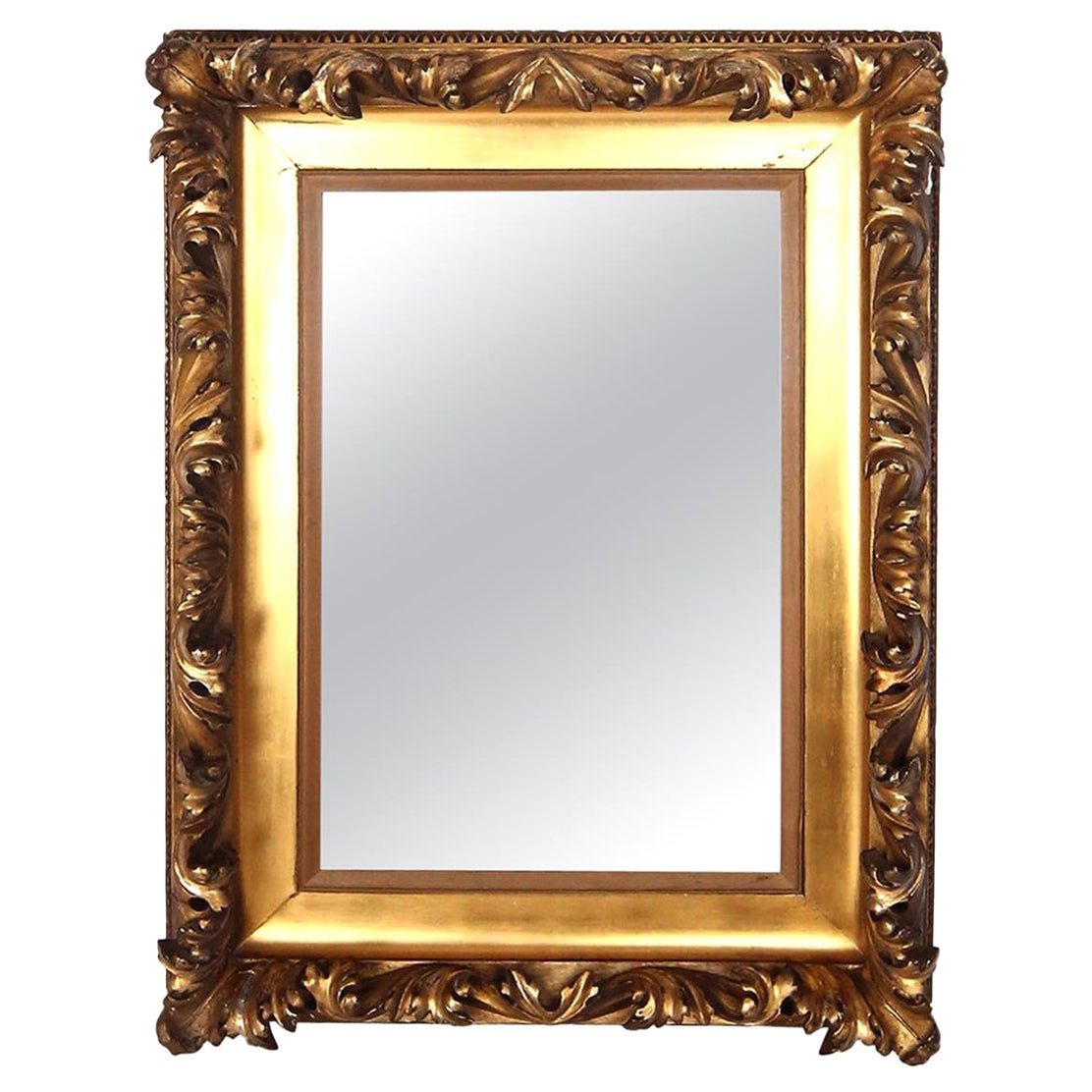 Miroir à miroir en acanthus classique et doré du milieu du 19e siècle