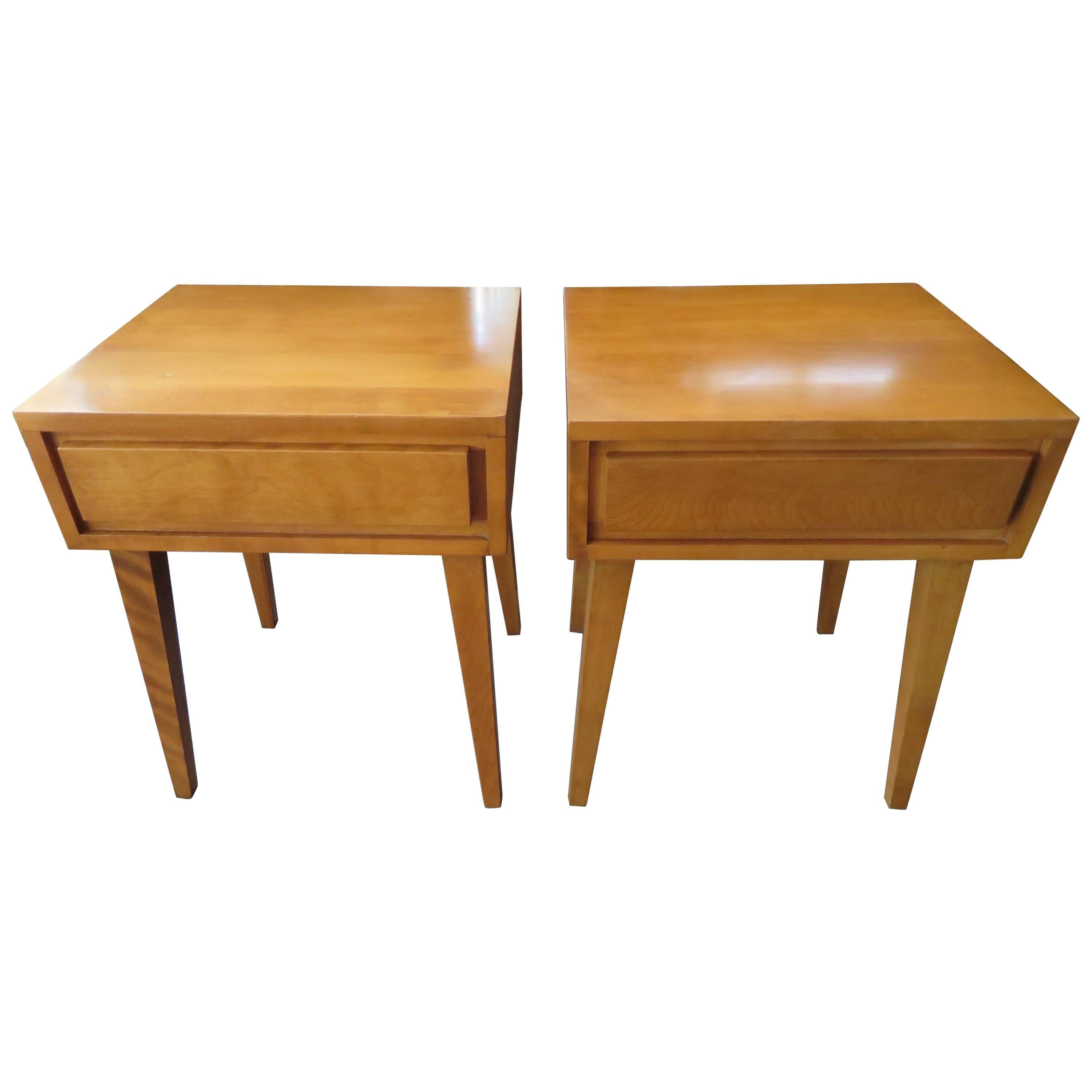 Lovely Pair of Conant Ball Maple Nightstand Tables, Mid-Century Modern For Sale