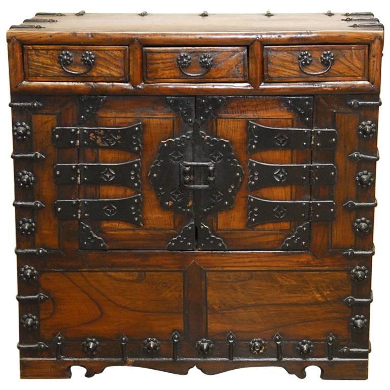 19th Century Korean Tansu Bandaji Chest