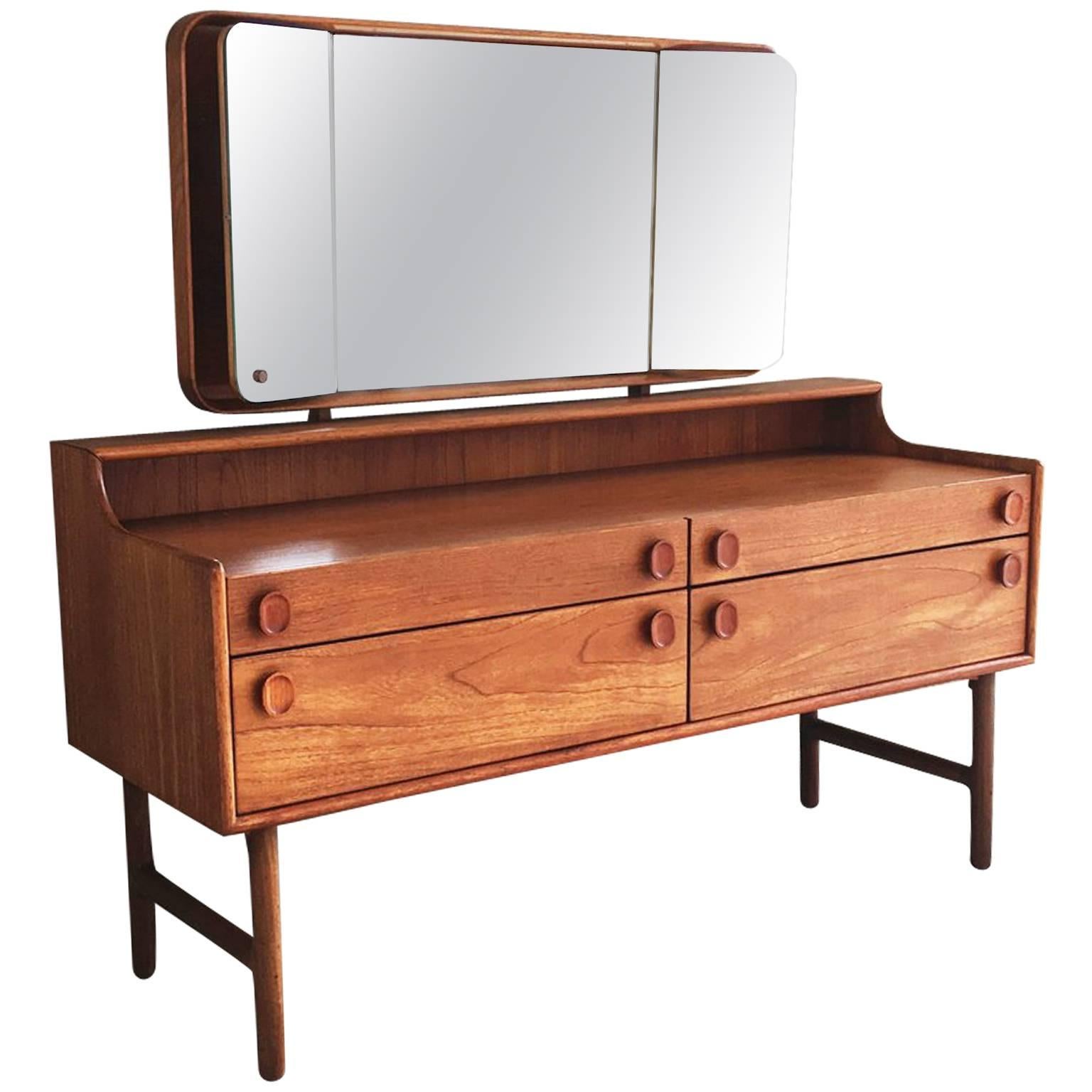 1970s Mid-Century Dressing Table by Meredrew with Adjustable Side Mirrors For Sale