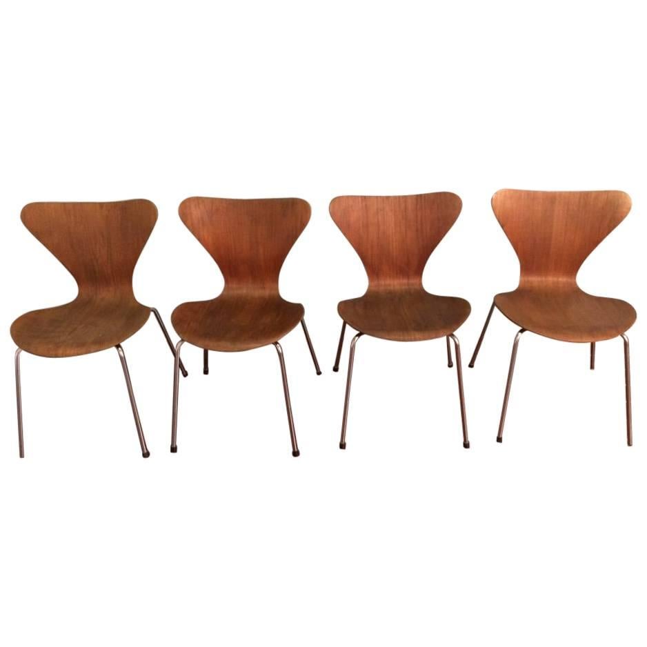 3107 Butterfly Teak and Plywood Chairs by Arne Jacobsen for Fritz Hansen For Sale