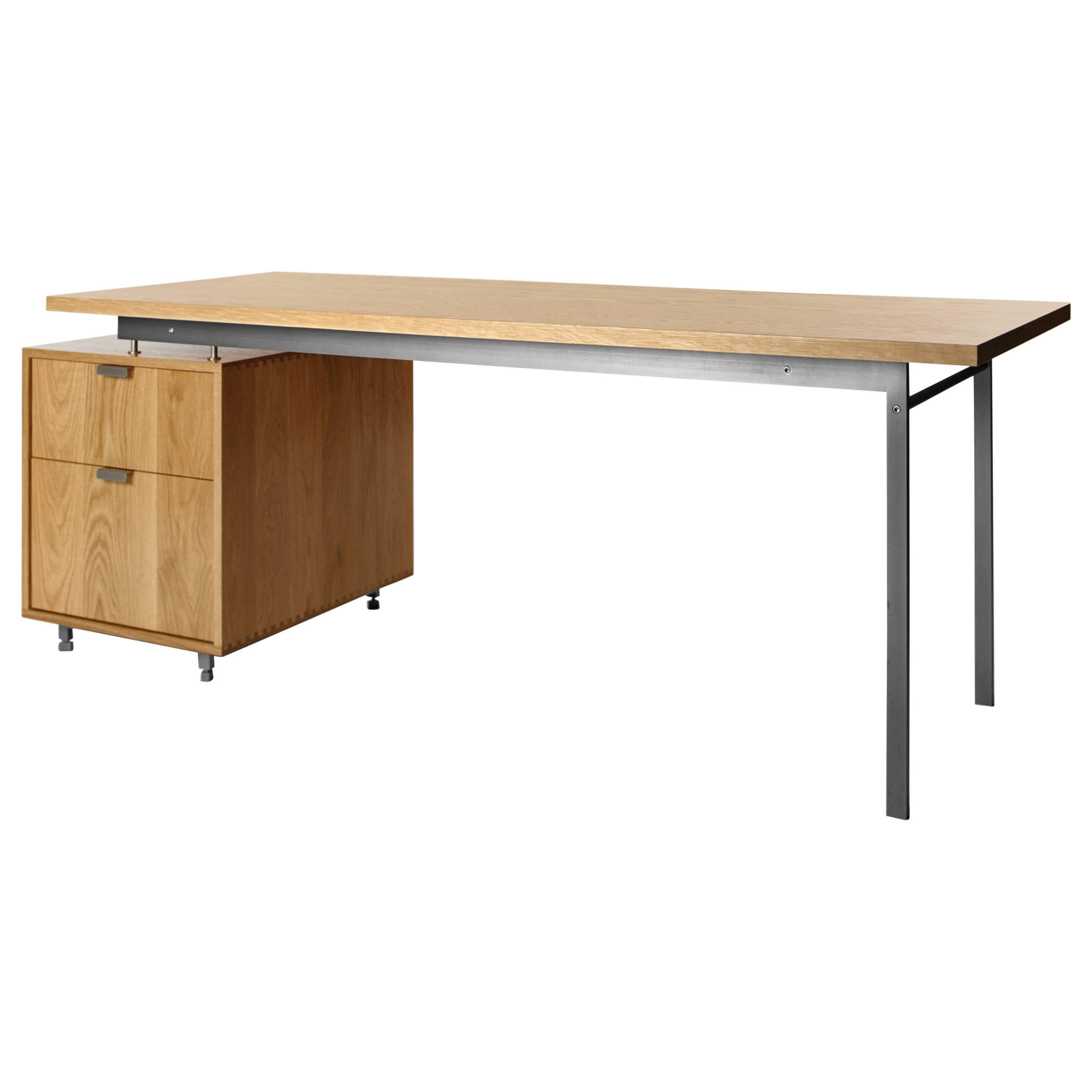 AD6 Schreibtisch aus massiver weißer Eiche und kalt gerolltem Stahl mit Ablage und Schubladen im Angebot