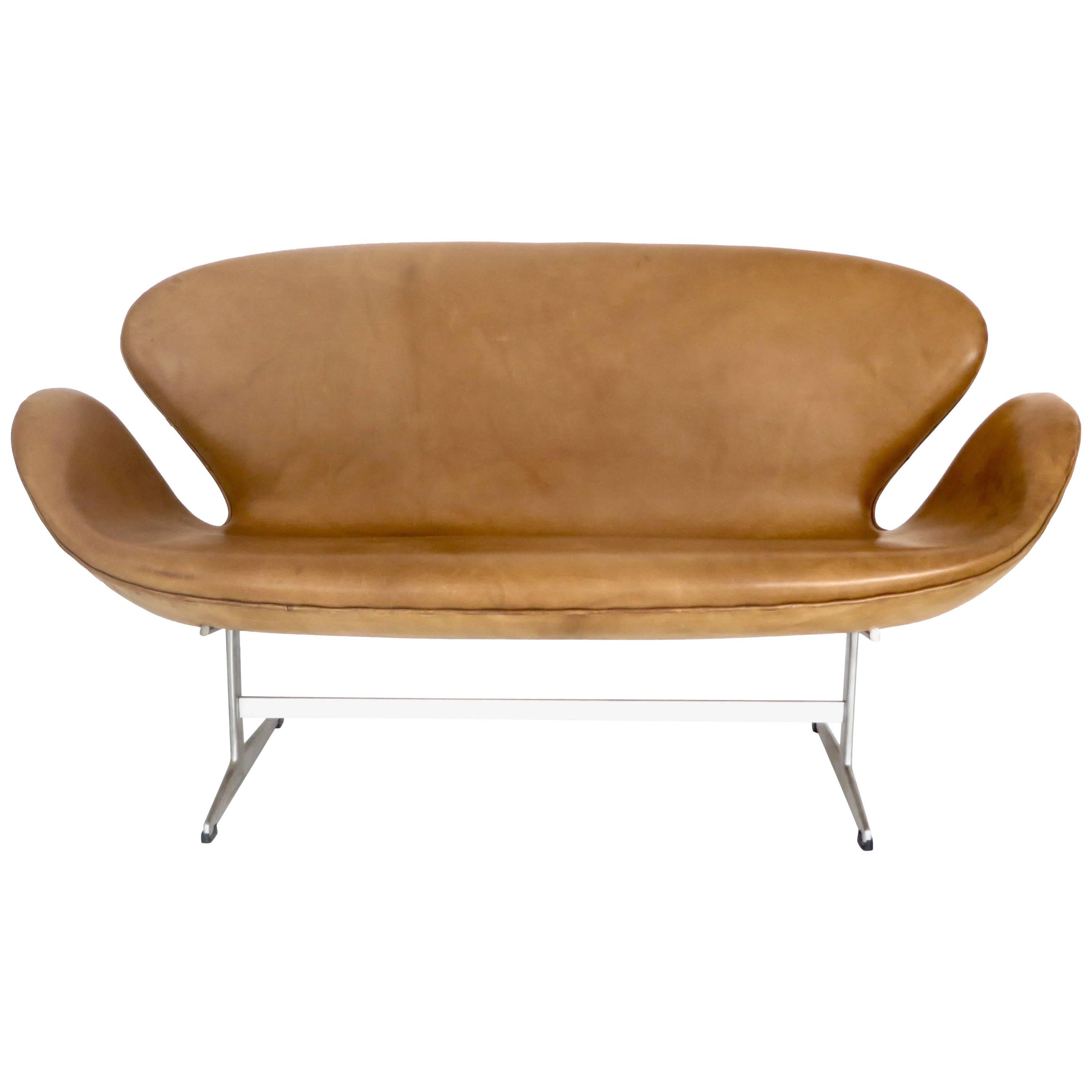 Arne Jacobsen Swan Settee or Sofa Model 3321, Denmark, 1958