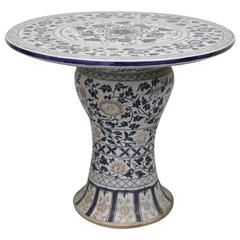 Chinesischer runder Tisch aus blauem und weißem Porzellan