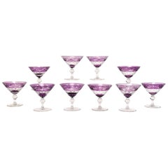 Set von zehn mundgeblasenen, klaren Sinclaire- Martini-Cocktailschalen mit Amethystschliff