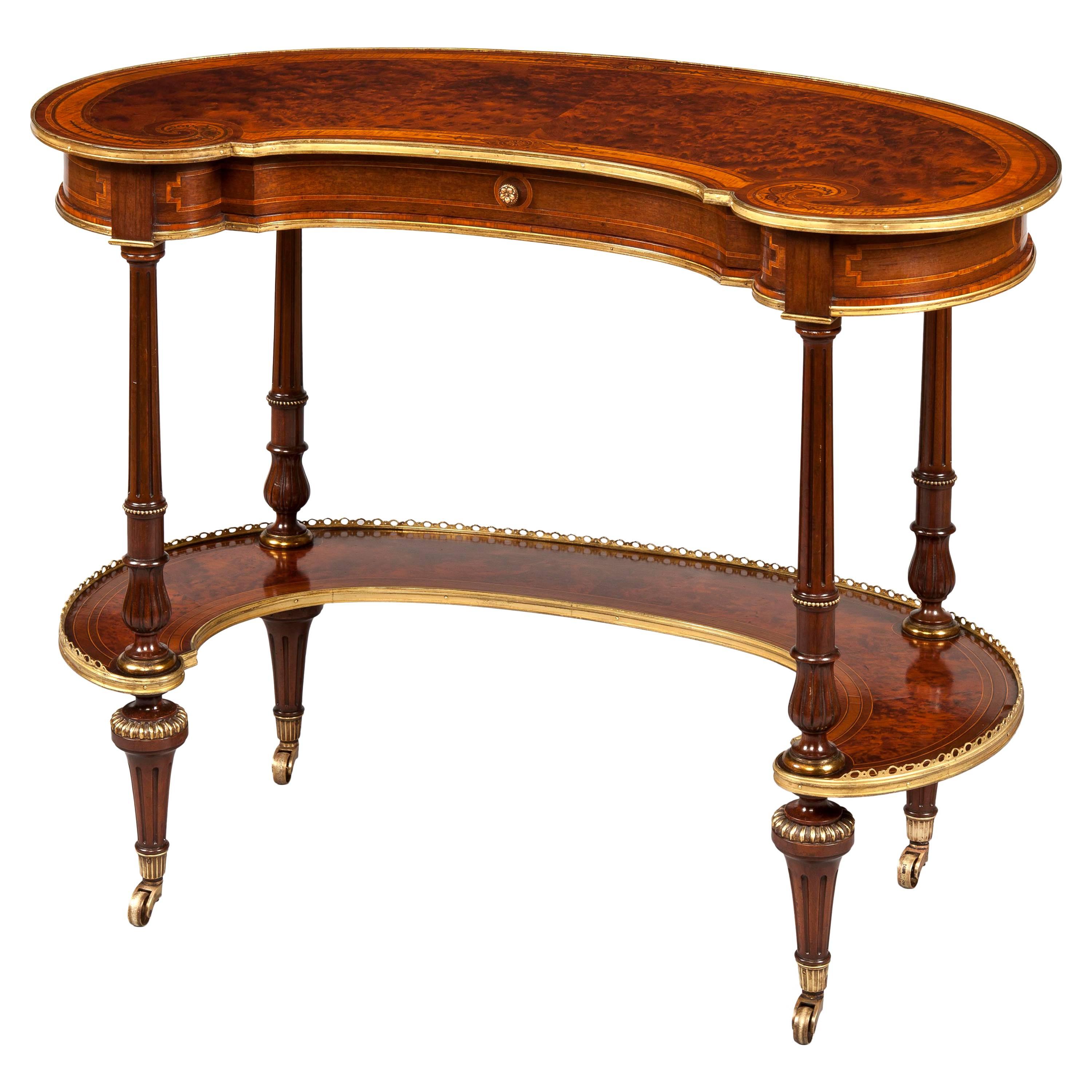 Table en forme de rein avec marqueterie et laiton doré, XIXe siècle en vente