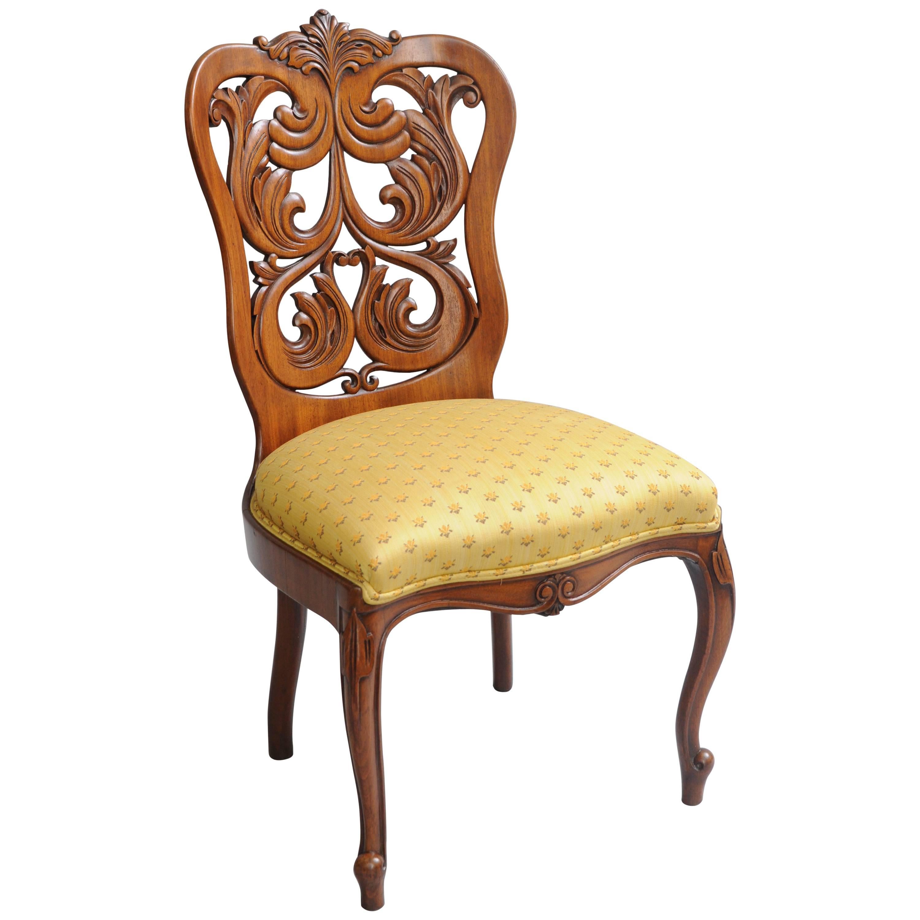 Chaise pantoufle à volutes en noyer stratifié de style néo-rococo victorien attribuée à John Belter