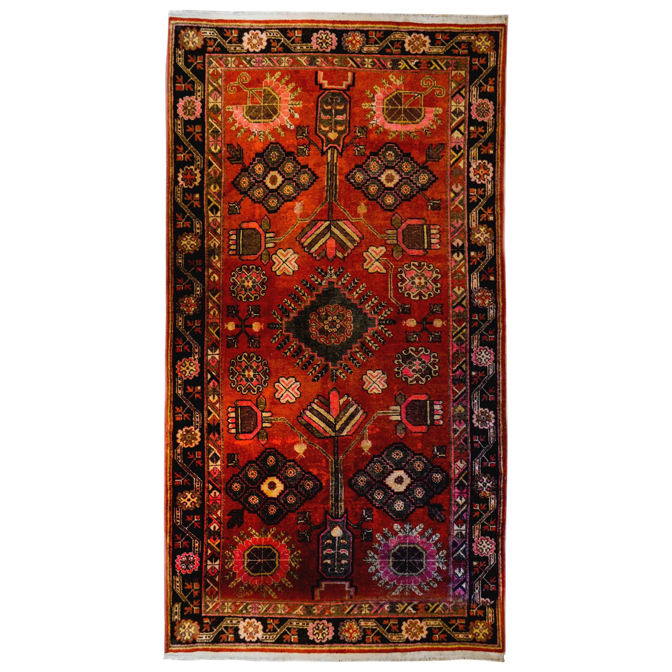 Schöner Khotan-Teppich aus der Mitte des 20. Jahrhunderts im Angebot