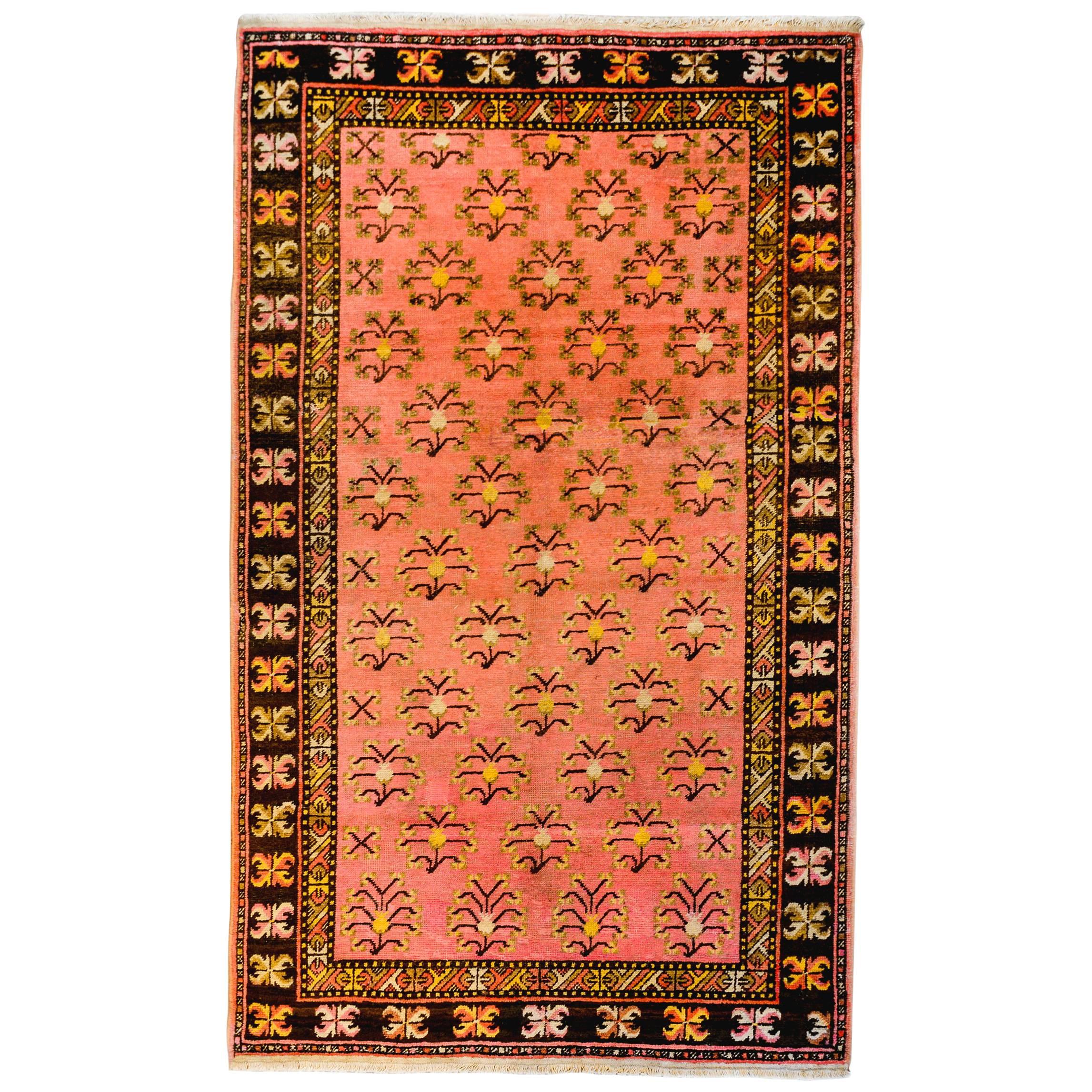 Ungewöhnlicher Khotan-Teppich aus der Mitte des 20. Jahrhunderts