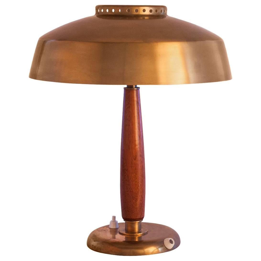1940-1950 Swedish Brass and Oak Table Lamp Hans Bergström For Sale
