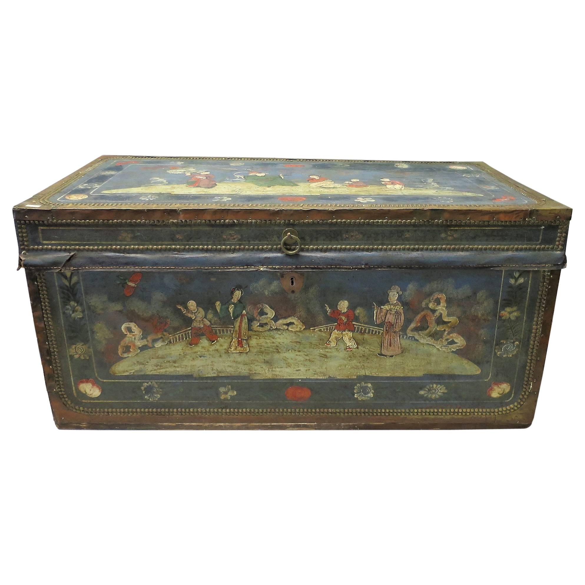 Chinese Trunk in Wood and Ornemented Leather, circa 19th Century