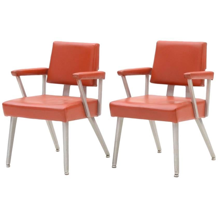 Paire de fauteuils de compagnie vintage de bonne forme en aluminium brossé