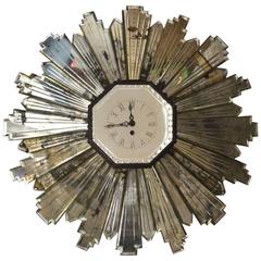 Horloge française des années 1930 en miroir et en rayons de soleil
