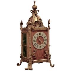 Ancienne horloge de cheminée néo-gothique en bronze et bois