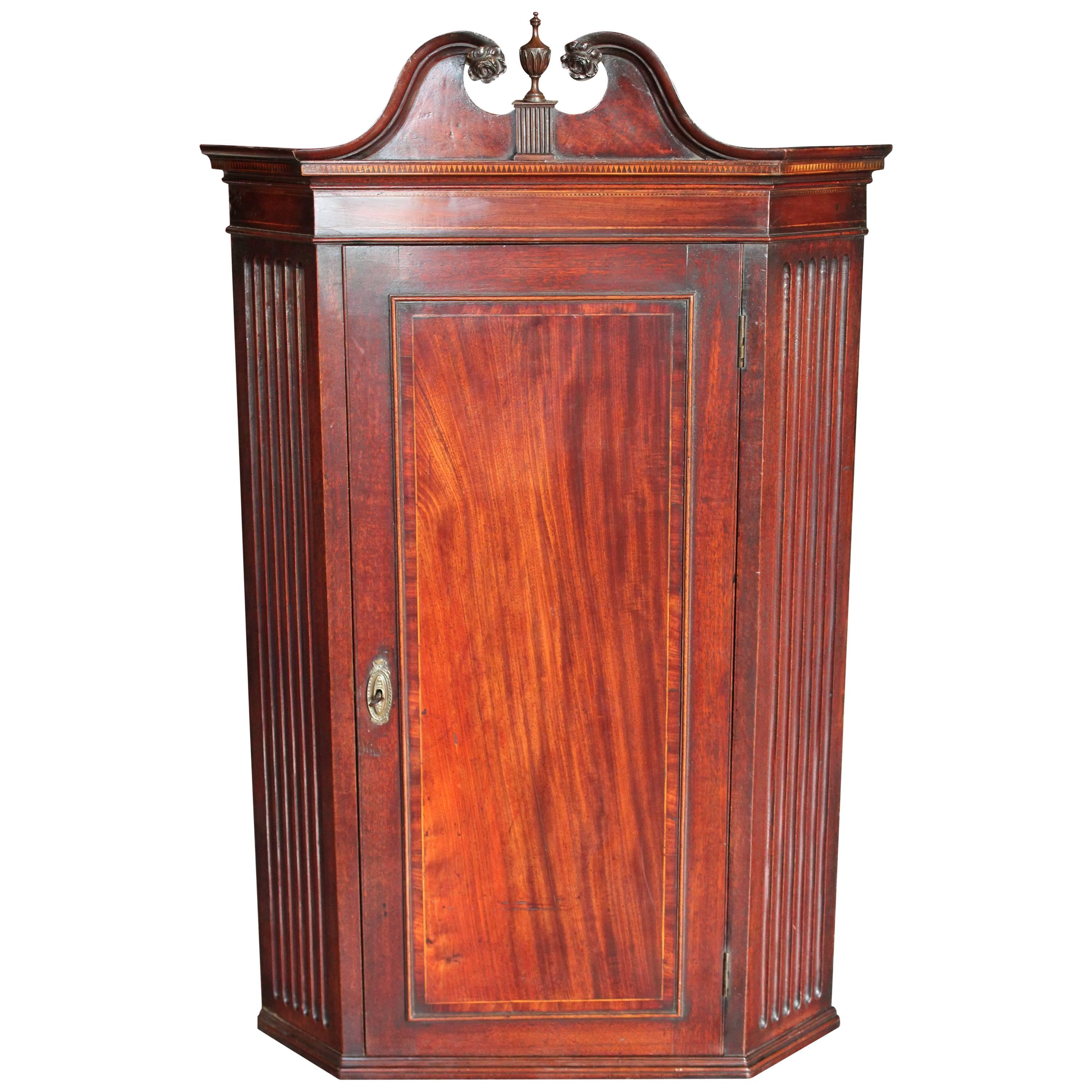George III Mahogany Hanging Corner Cupboard in the Chippendale Style, circa 1760 For Sale