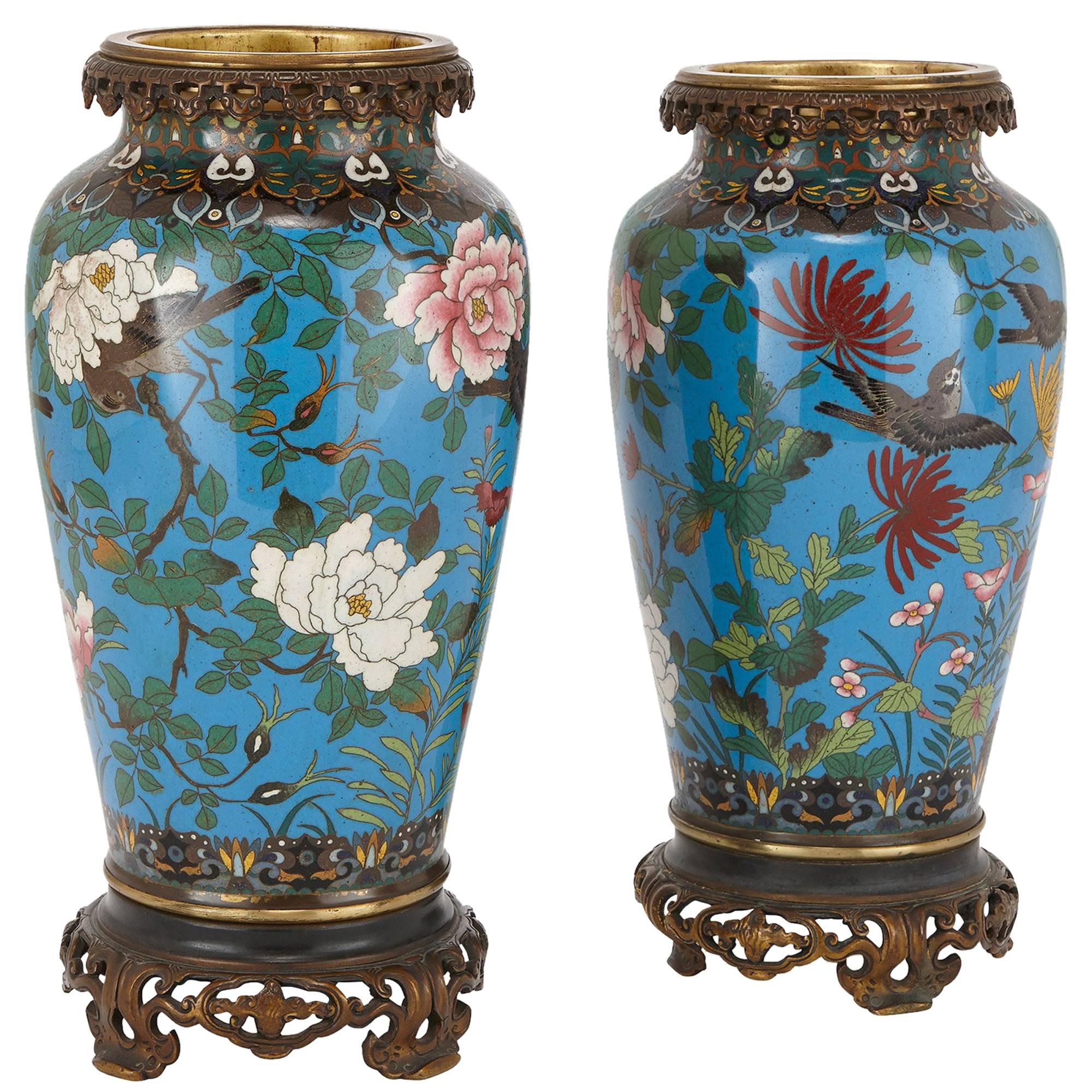 Paar antike japanische Cloisonné-Emaille-Vasen mit Goldbronze-Montierung