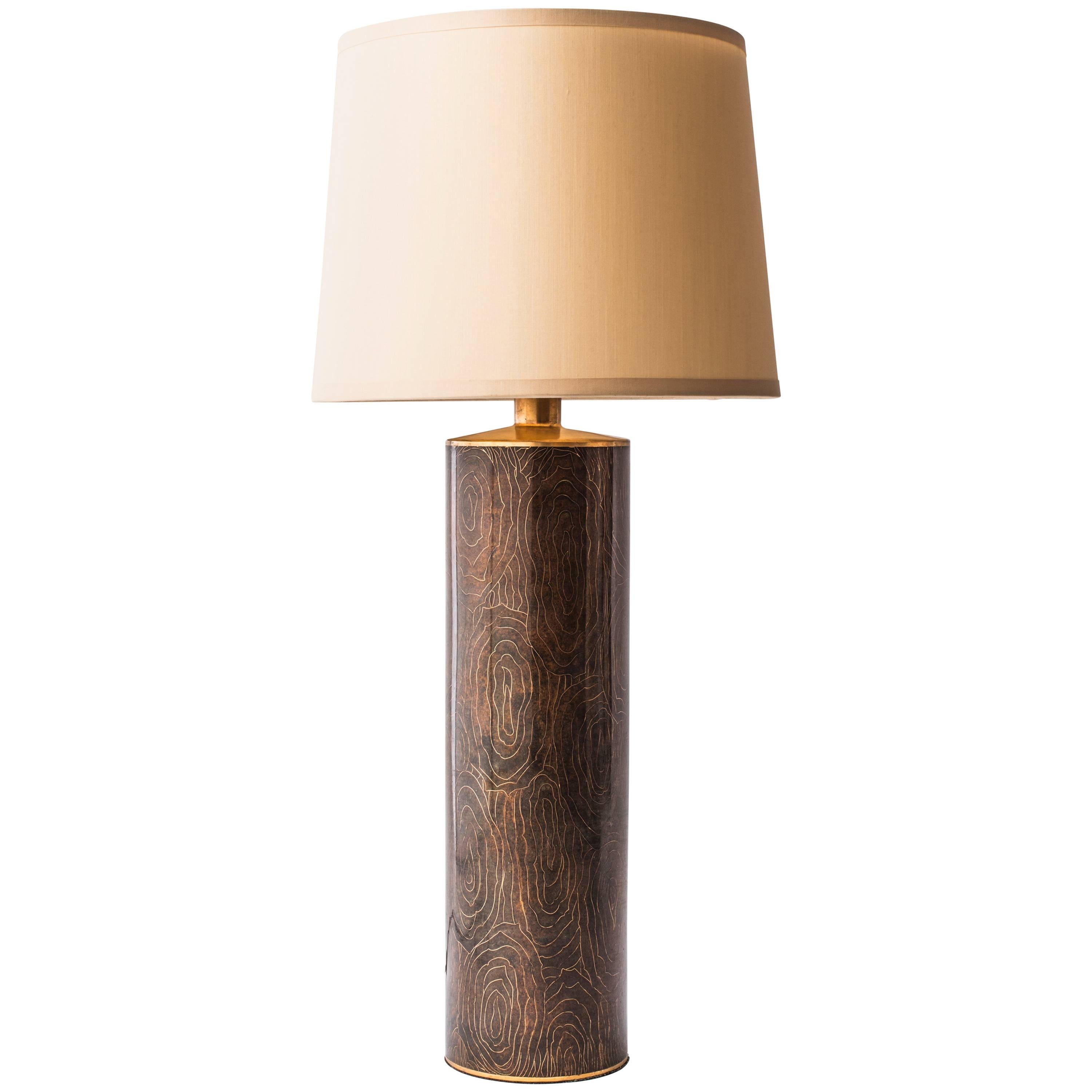 Robert Kuo for McGuire Buche Amber Wood Grain Table Lamp, Cloisonne For Sale