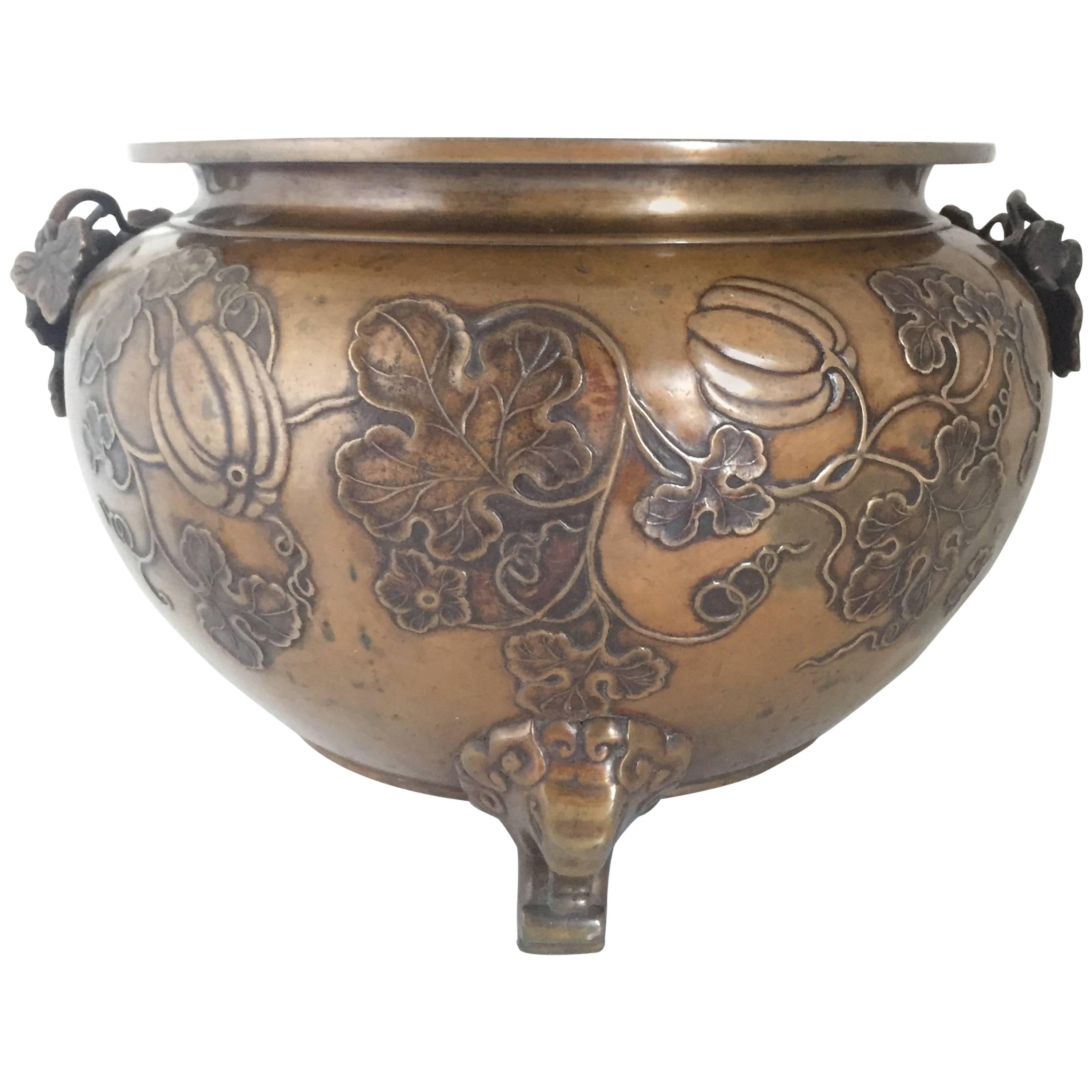 Early 20th Century Large Japanese Bronze Jardiniere Flowerpot For Sale