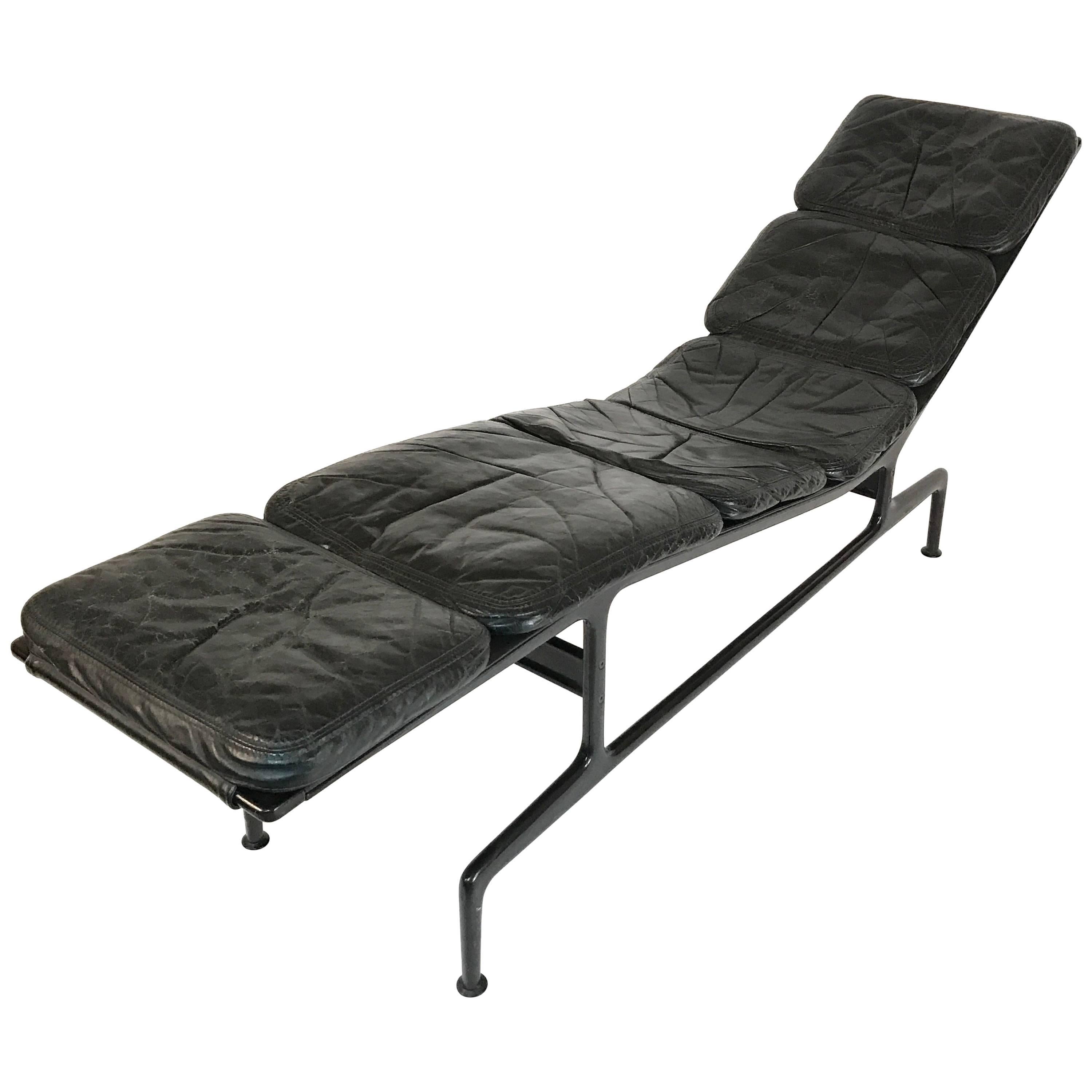 Charles Eames for Herman Miller ''Billy Wilder'' Leather Chaise Lounge