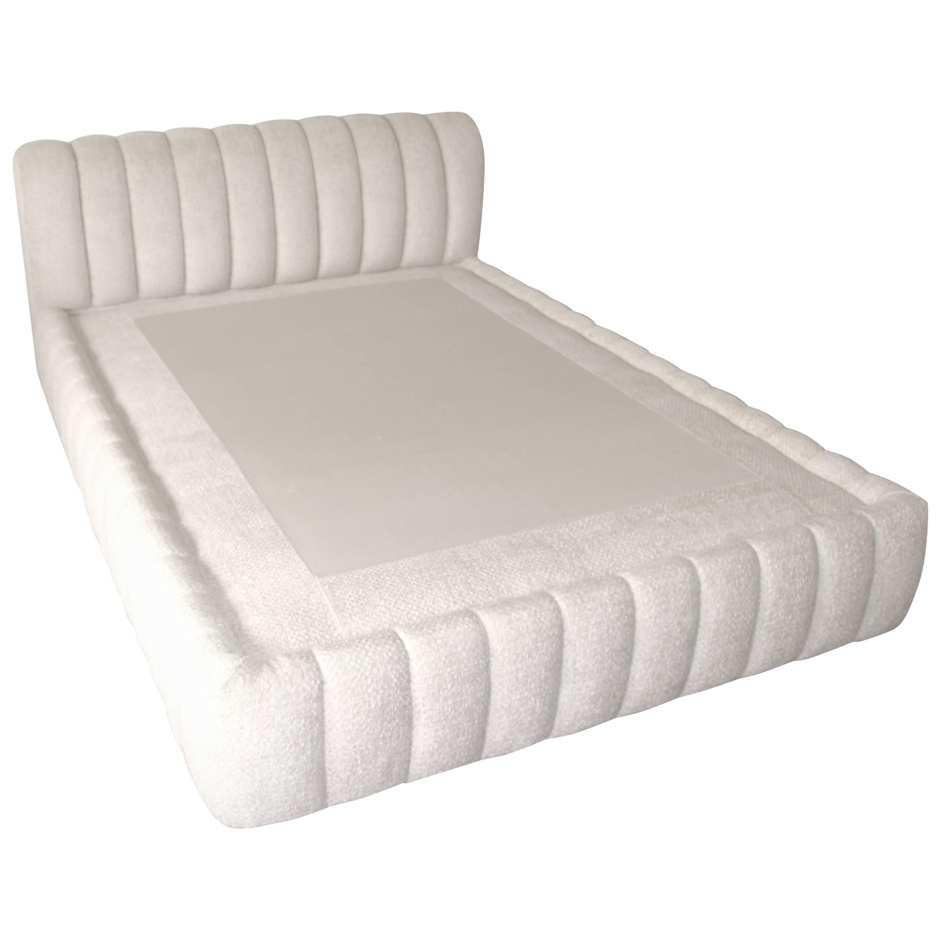 Jay Spectre Tufted Queen-Size Bed in Steve Chase Chunky Chenille Fabric