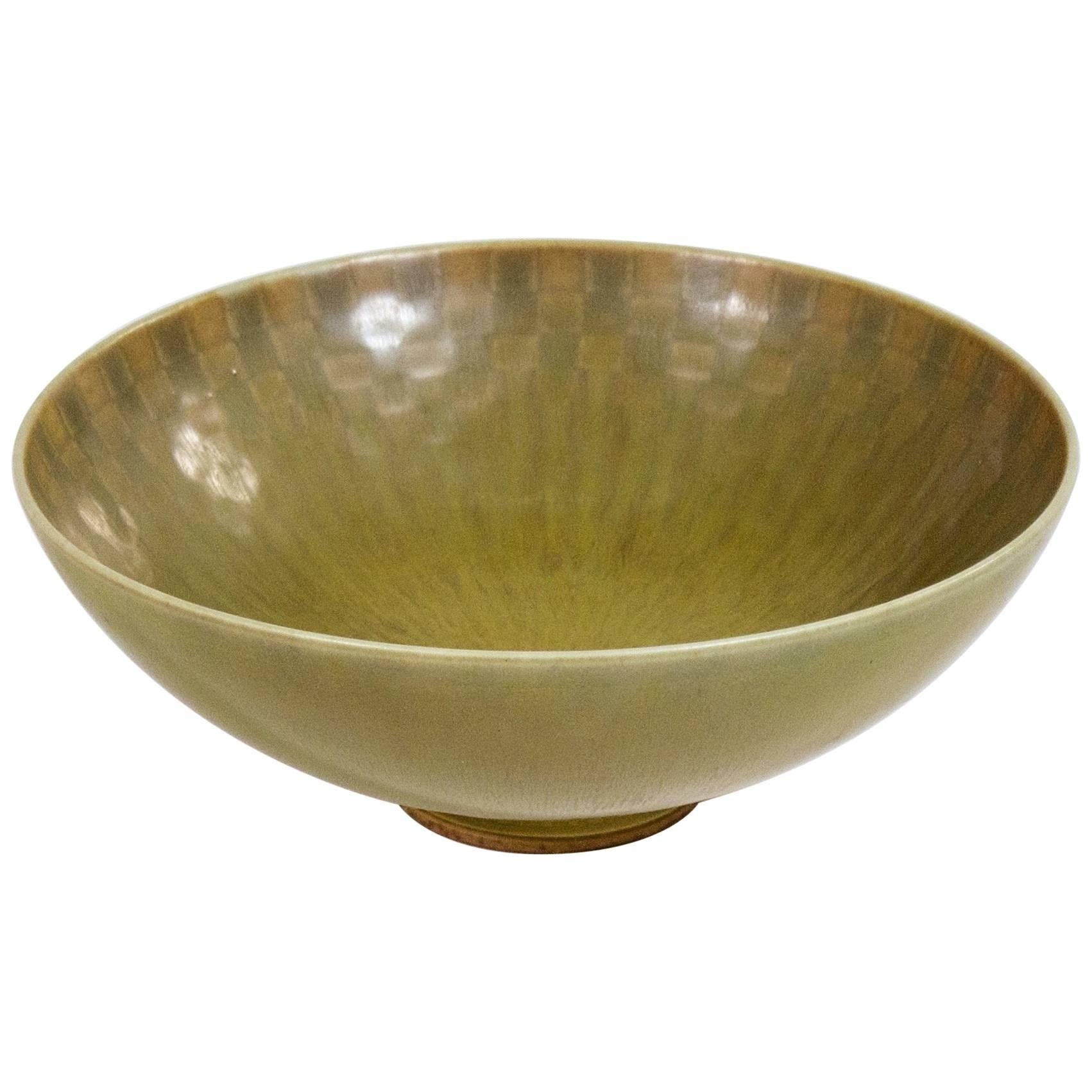 Circular Stoneware Bowl with Rich Green Glaze by Berndt Friberg For Sale