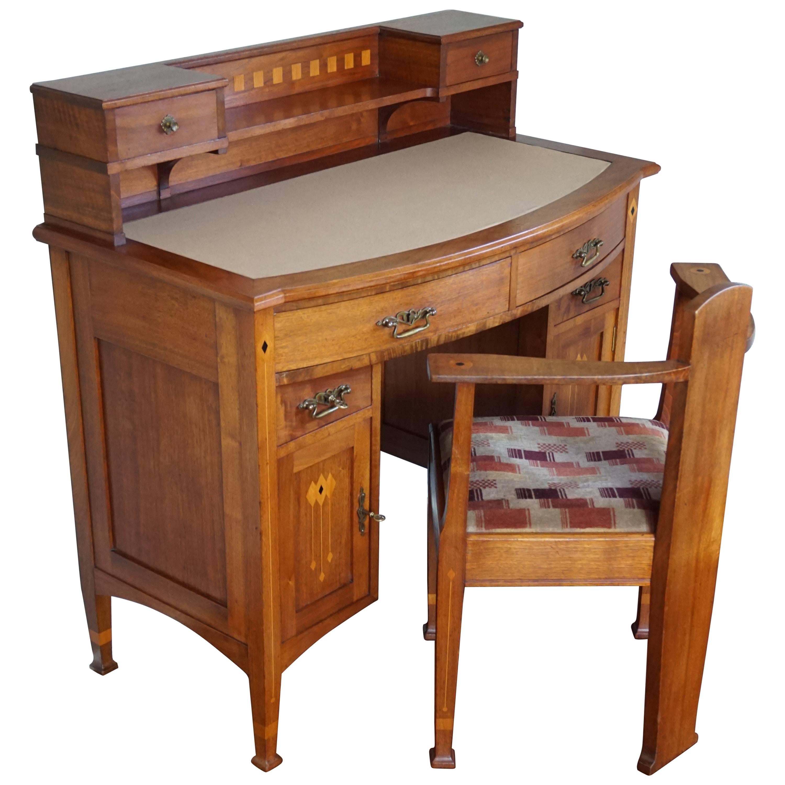 Superbe bureau et chaise Napoléon Le Grand Arts and Crafts pour femmes en bois de noyer incrusté en vente