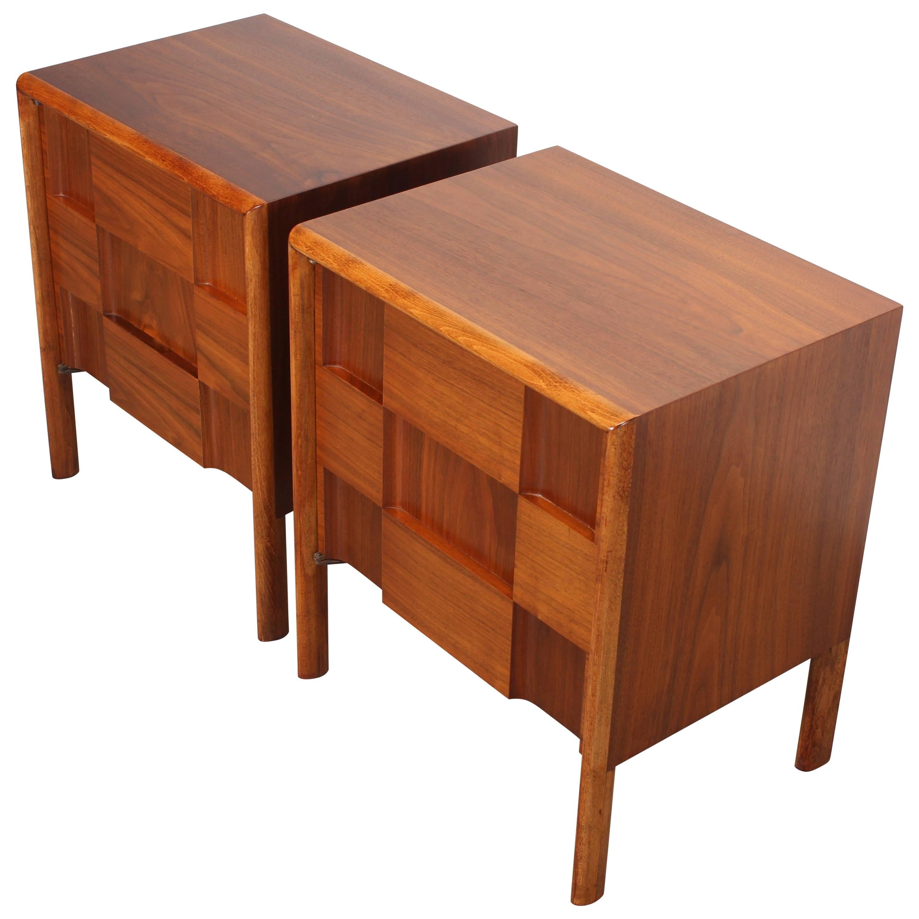 Pair of Edmond Spence nightstands, end tables, made in Sweden. Edmond Spence was an American designer who was influenced by Danish Modernism in  the late 1950's.

Very good condition age appropriate wear, ready to be used. Slight blemish to top