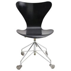 Chaise de bureau noire vintage et moderne du milieu du siècle par Arne Jacobsen 1950s, Danemark