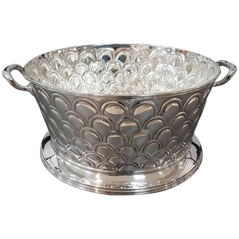 20th Century Italian Silver Round Basket With Handles Handicraft Made In Italy For Sale 20th Century Italian Silver Round Basket With Handles Handicraft Made In Italy For Sale
