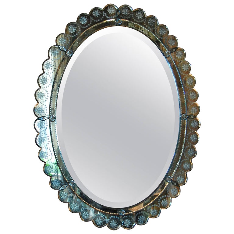 Oval Italian Art Deco Wall Mirror with Wheel Cut Designs, circa 1930