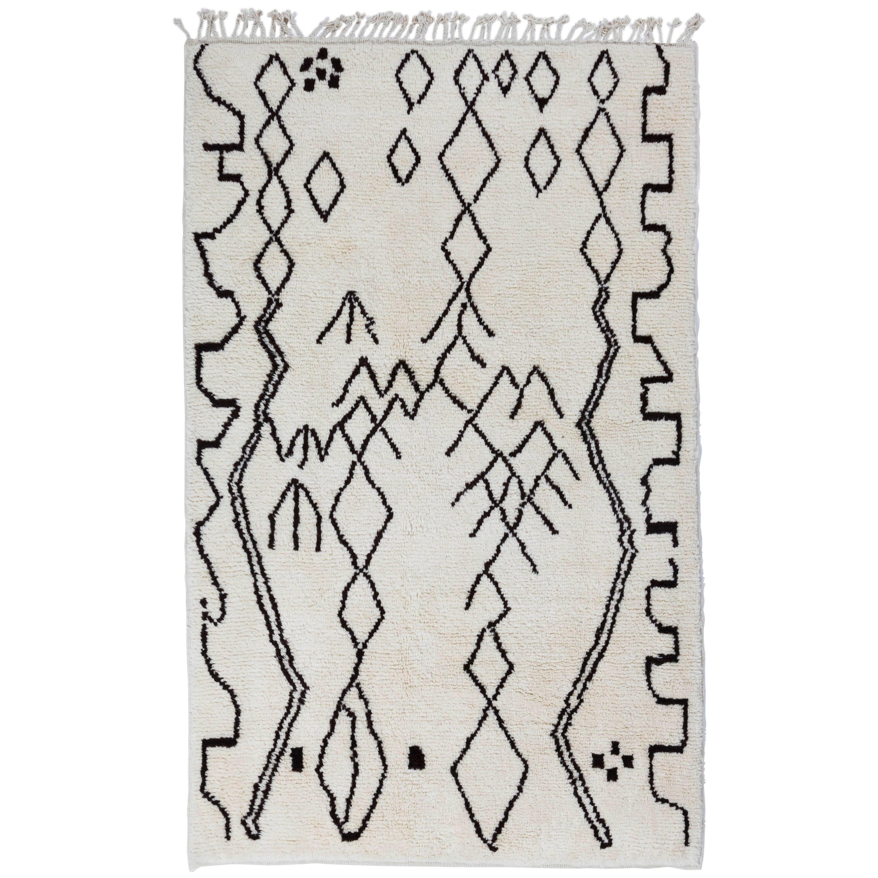 5x8 ft Modern Moroccan Tulu Rug, 100% Wool, Beni Mrirt Carpet. Custom Options Av For Sale