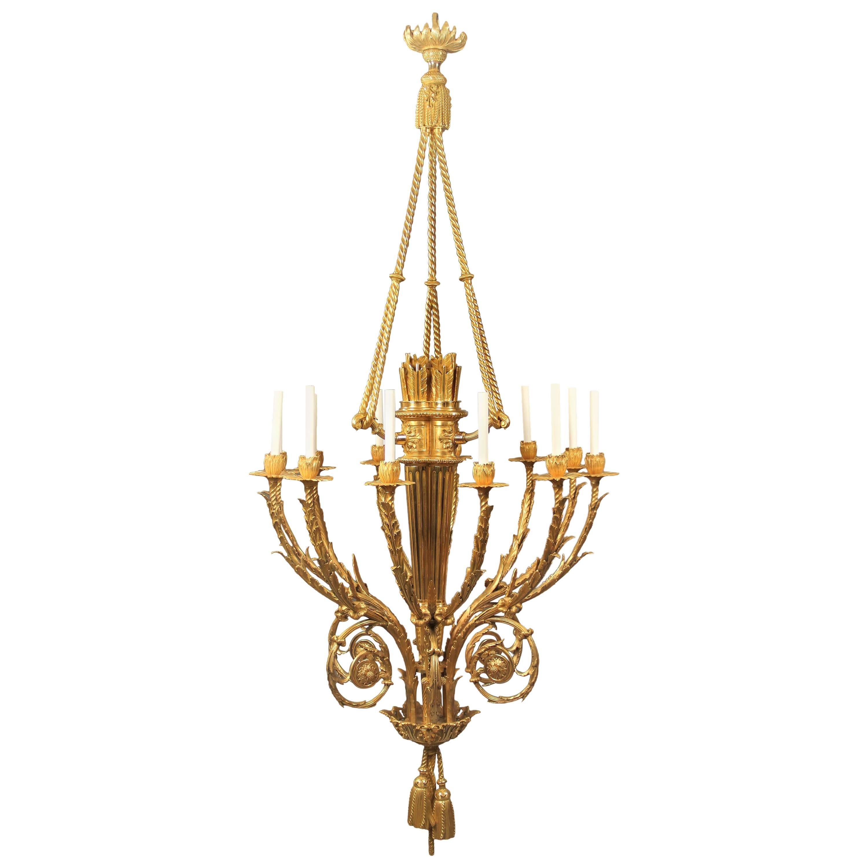 Exceptionnel lustre à douze lumières en bronze doré de la fin du XIXe siècle