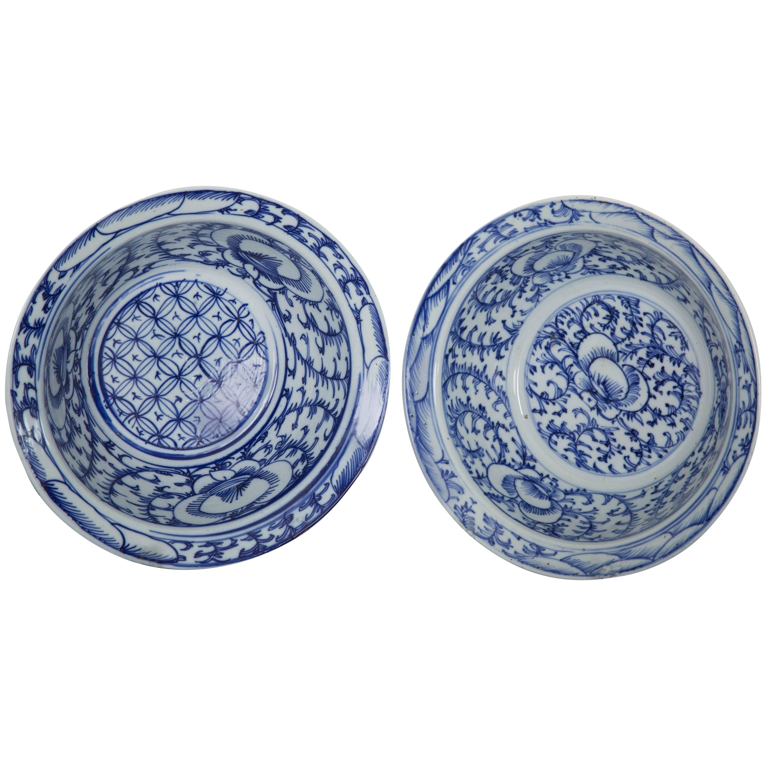 Pair of Chinese Blue and White Bowls For Sale