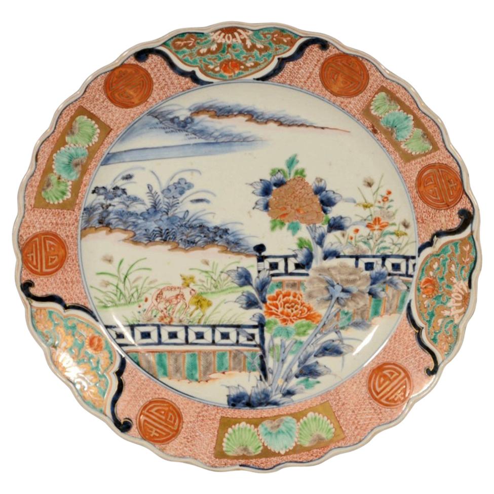 Assiette de présentation en porcelaine festonnée Imari, 19ème siècle en vente
