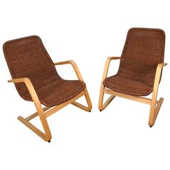 Paire de chaises longues en osier de style Alvar Aalto