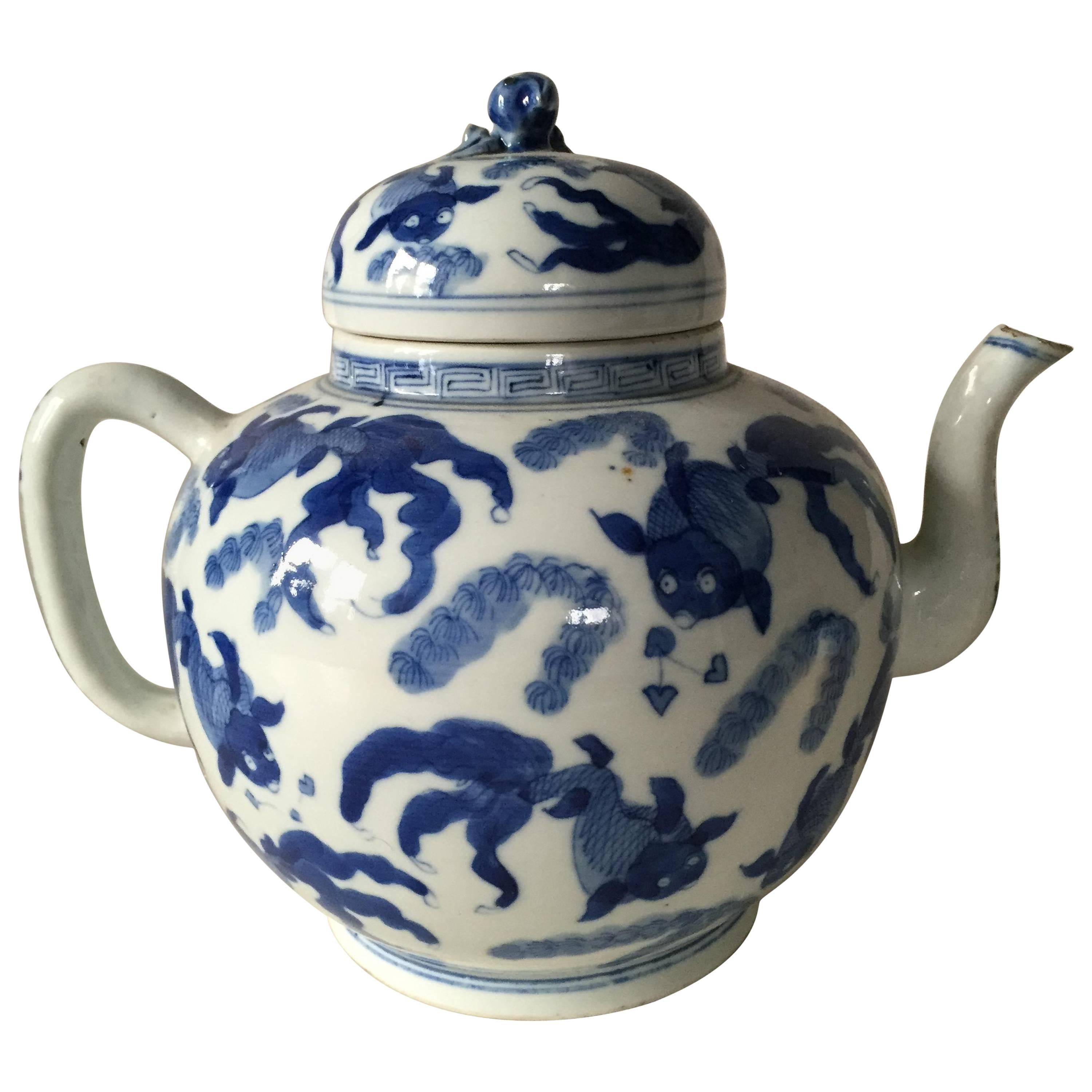 18th Century Chinese Blue and White Porcelain Teapot Kangxi, Yongzheng Reign