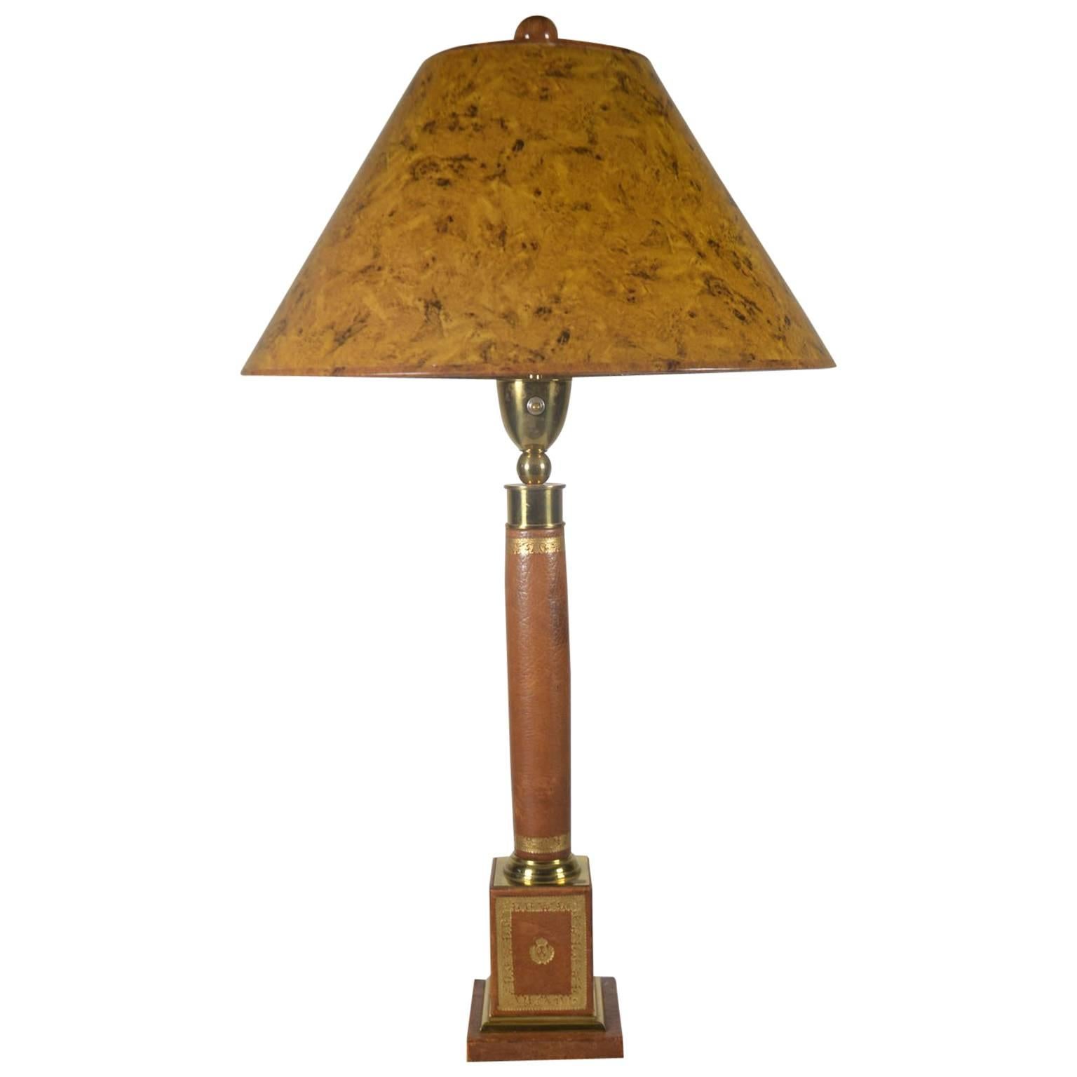 Monture en laiton de style Empire  Lampe de table en cuir en vente
