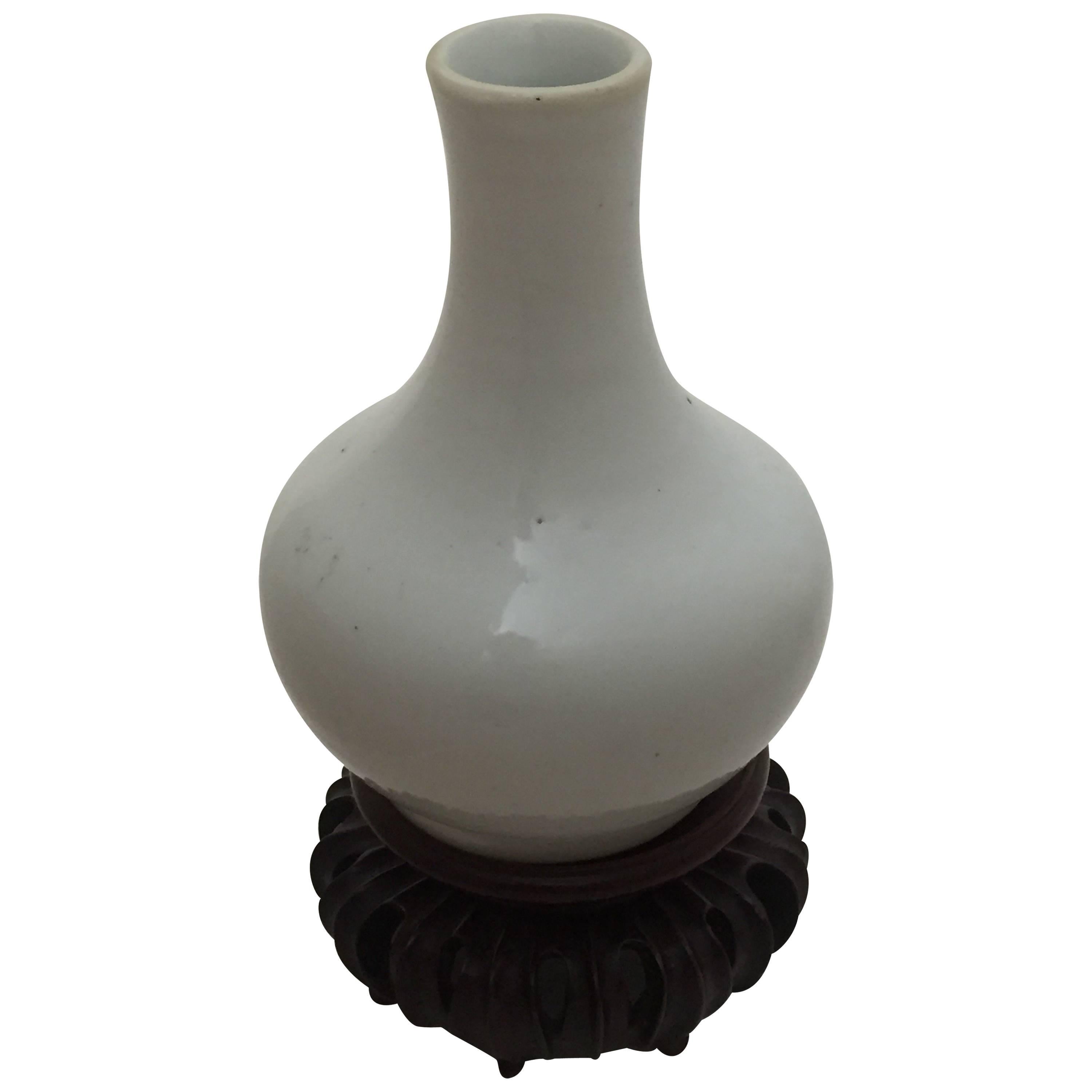 17th-18th Century Chinese Miniature Tianqiuping Vase Monochrome White For Sale
