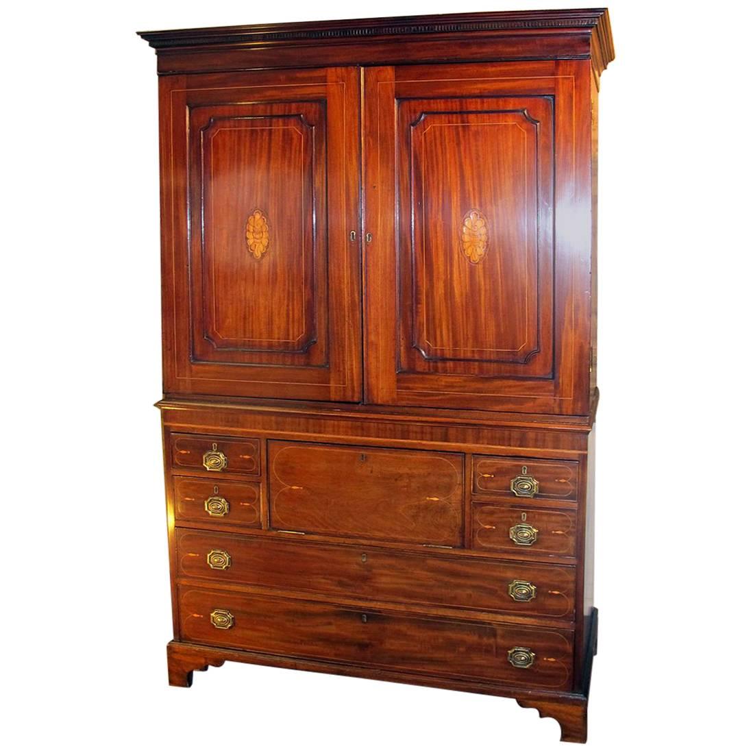 George III Period Mahogany Linen Press Dating from circa 1800 For Sale
