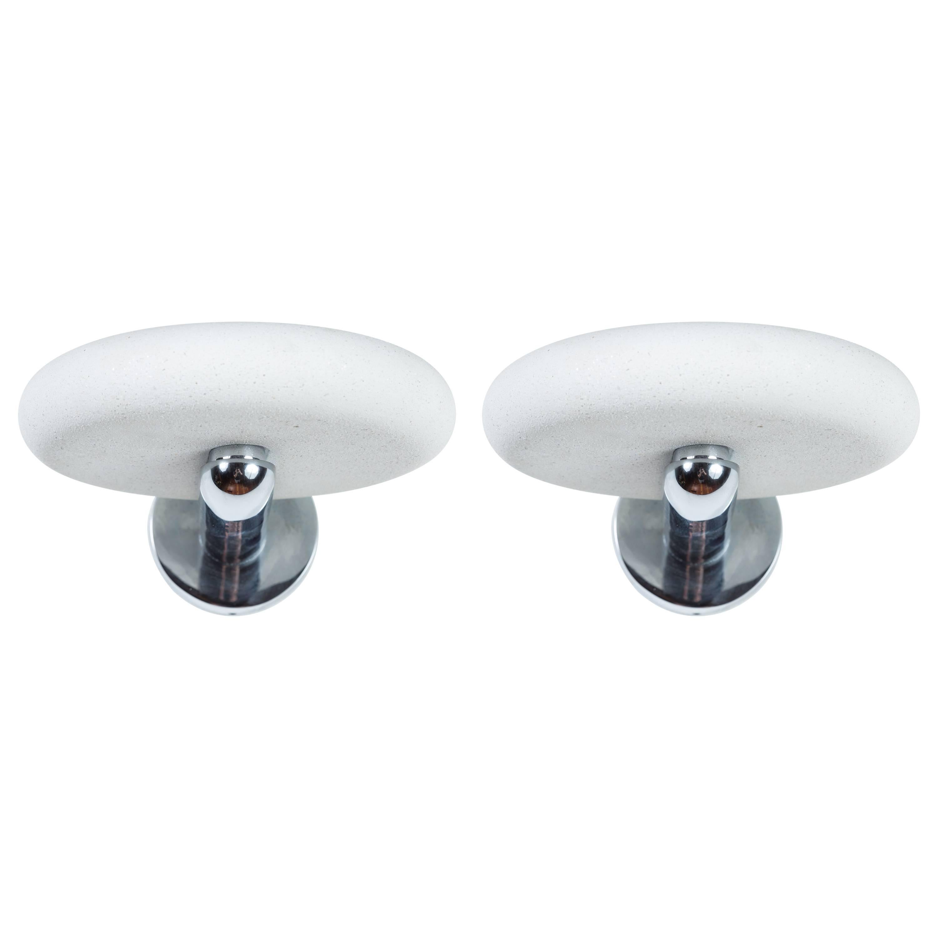 Apliques de pared de piedra y cromo de Charles Pfister para Boyd Lighting; ocho pares disponibles.