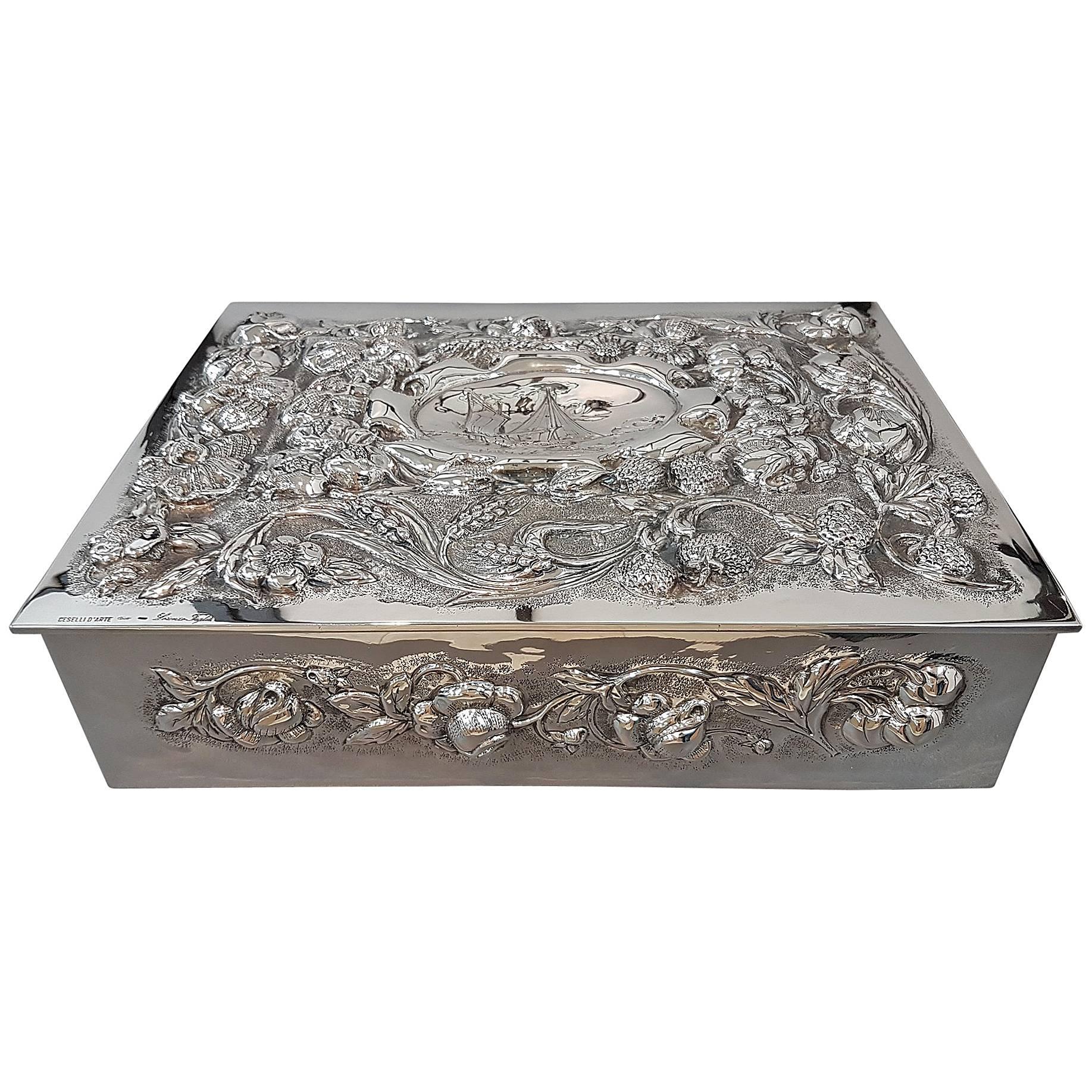 20th Century Italian Solid Silver Table SHIP Box embossed completely by hand For Sale