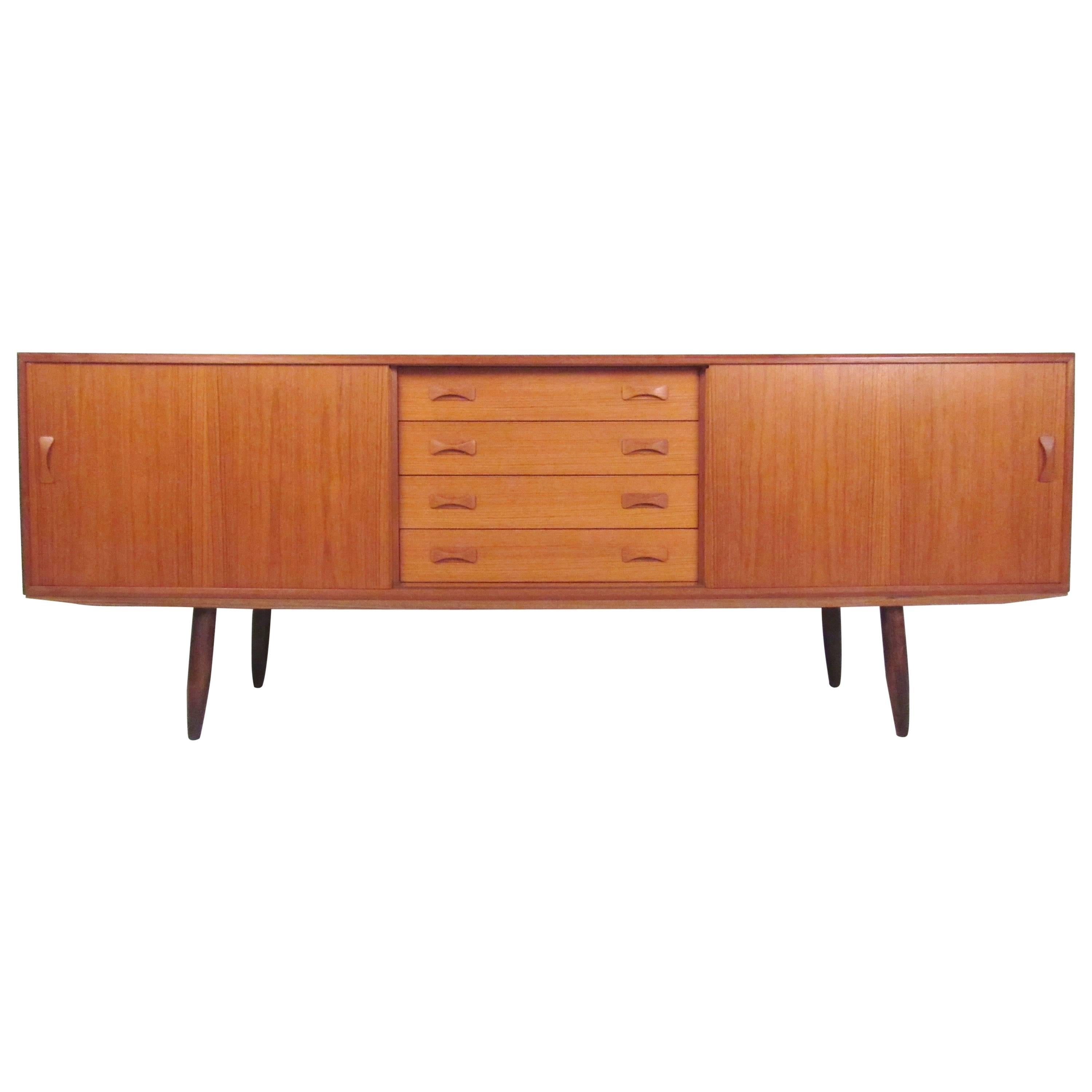 Buffet scandinave moderne en teck par Clausen & Søn en vente